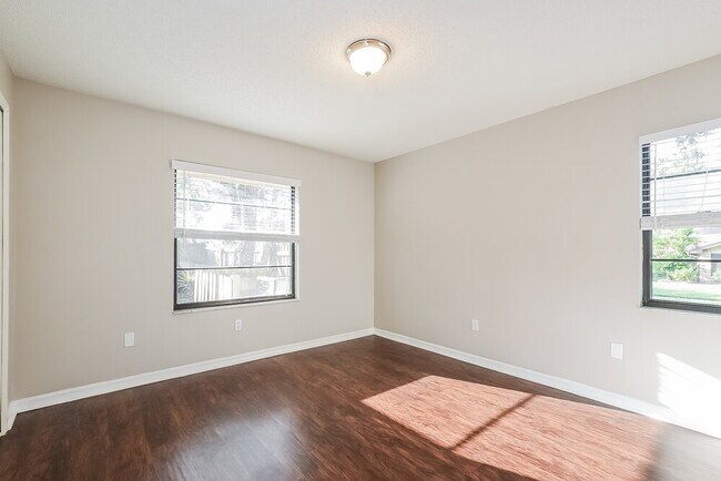 Building Photo - 1185 Newton Ct