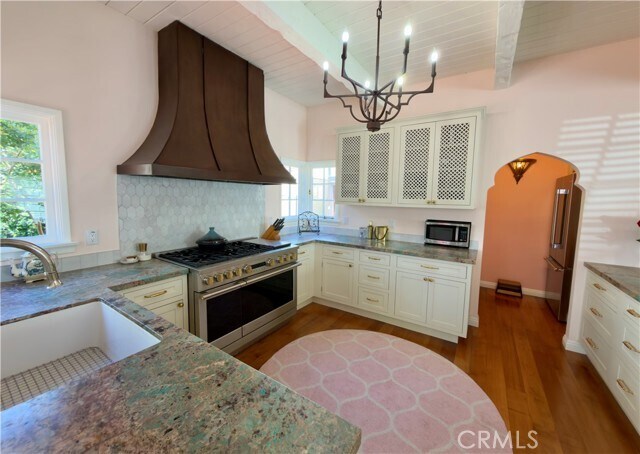 Building Photo - 327 Aster St