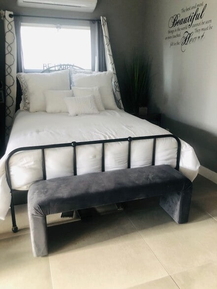 Building Photo - 1746 W 71st St