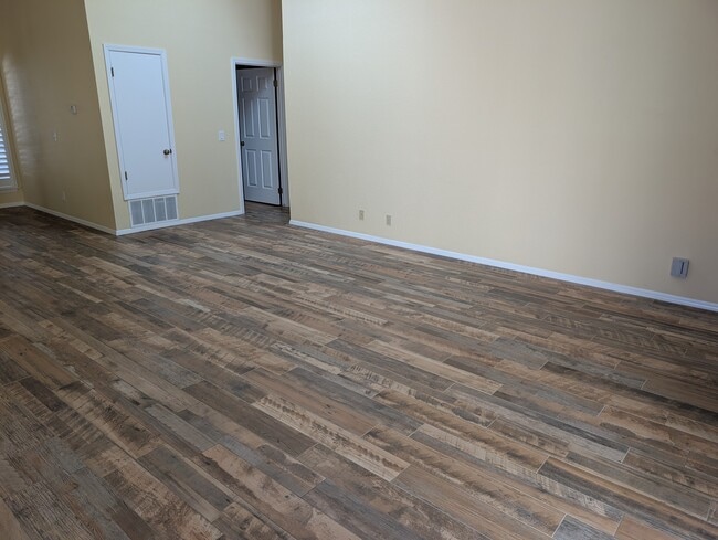 Building Photo - 274 Tempus Cir