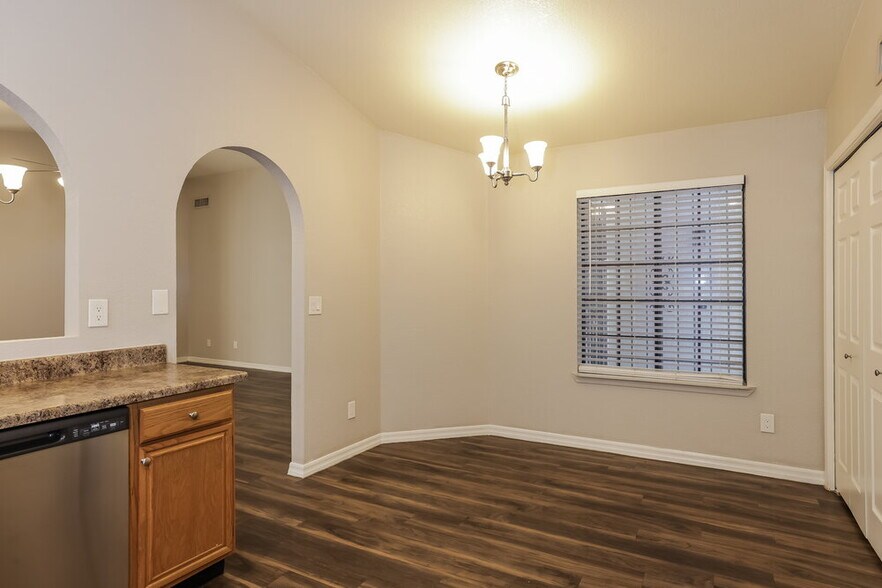 Building Photo - 1209 E Villa Rita Dr