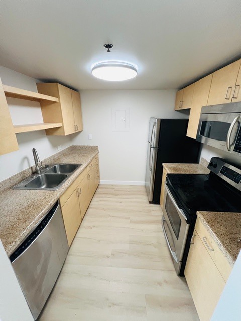 Building Photo - 425 W Beech St