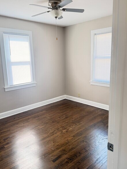 Building Photo - 9351 Kennedy Ave