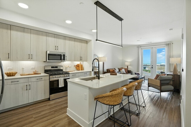 Building Photo - The Aven
