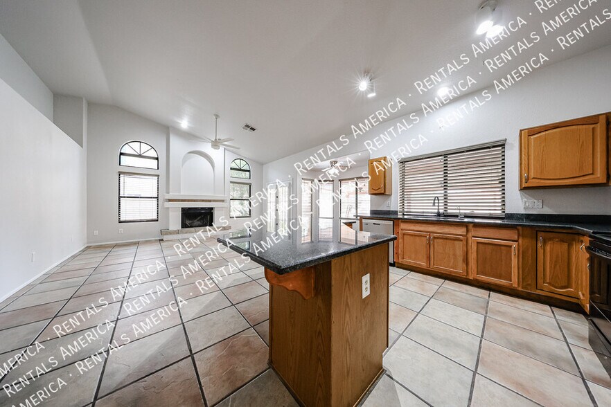 Building Photo - 1243 W Iris Dr