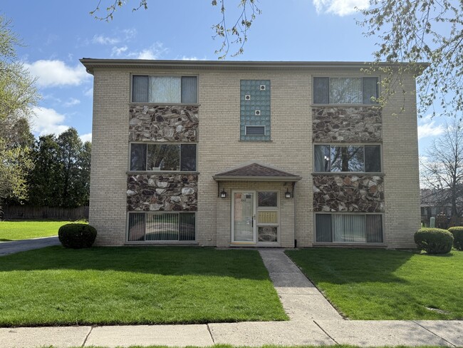 Primary Photo - 641 Edwards Ave