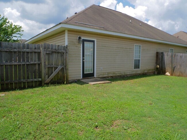 Building Photo - 119 Pine Meadows Cir