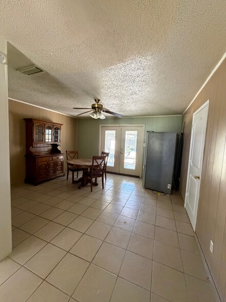 Building Photo - 526 Pebble Rd