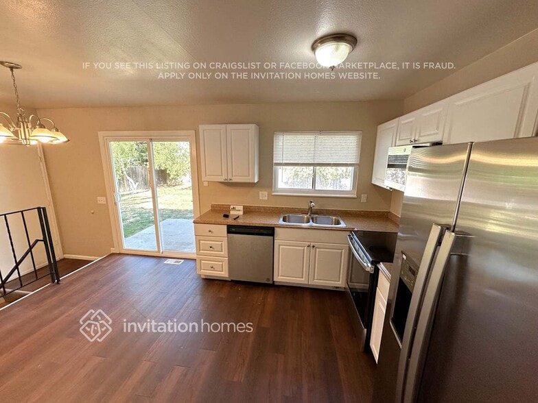 Building Photo - 9954 Columbine St