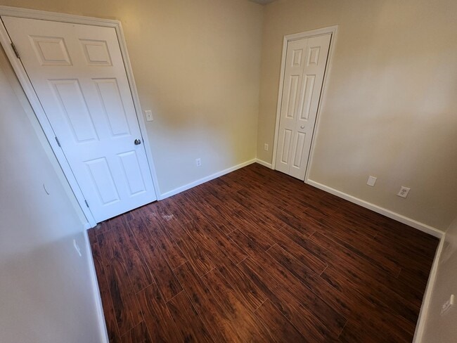 Building Photo - 2 Bed 1 Bath Apartment In Loch Sheldrake