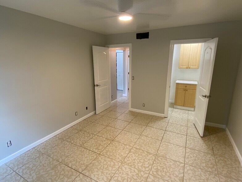 Building Photo - 515 Basswood Ave