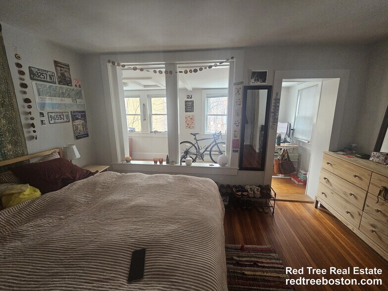 Building Photo - 7 Riverside Pl