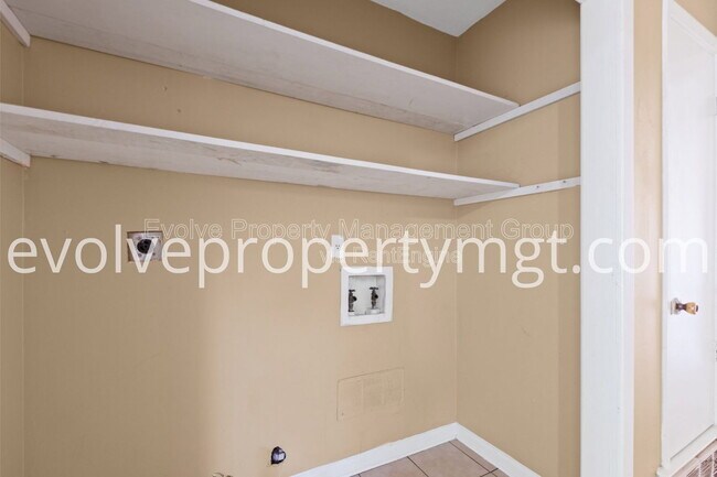 Building Photo - 3771 Ironwood Dr
