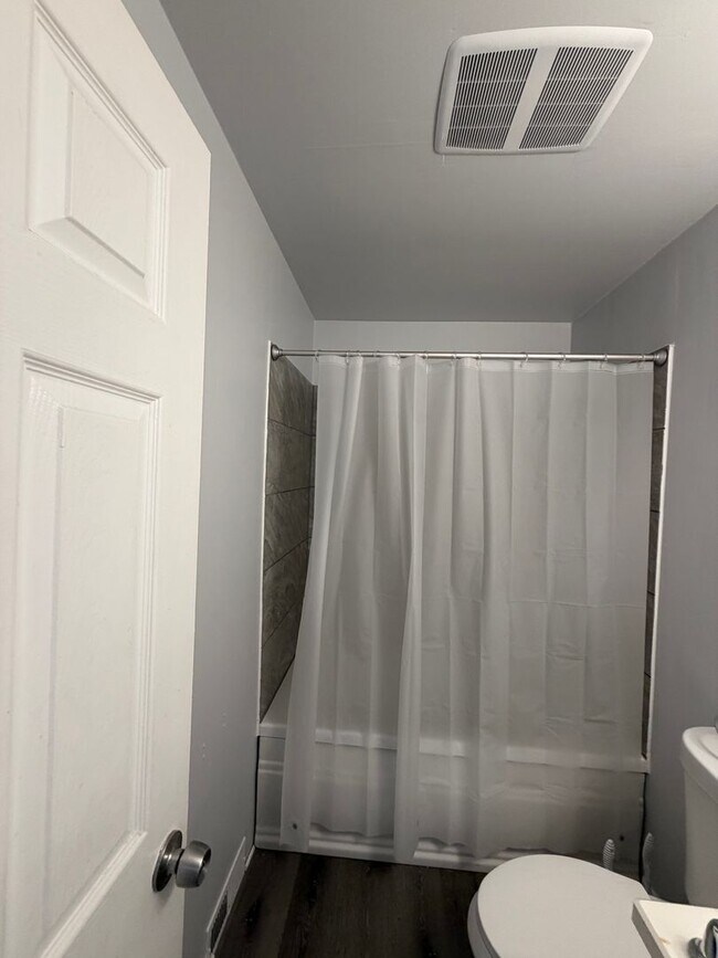 Building Photo - 3 Bedroom Ranch in Warren.