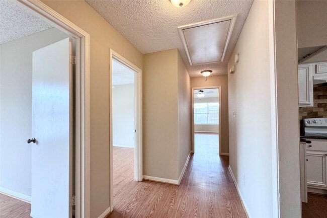 Building Photo - 3511 Palm Grove Dr
