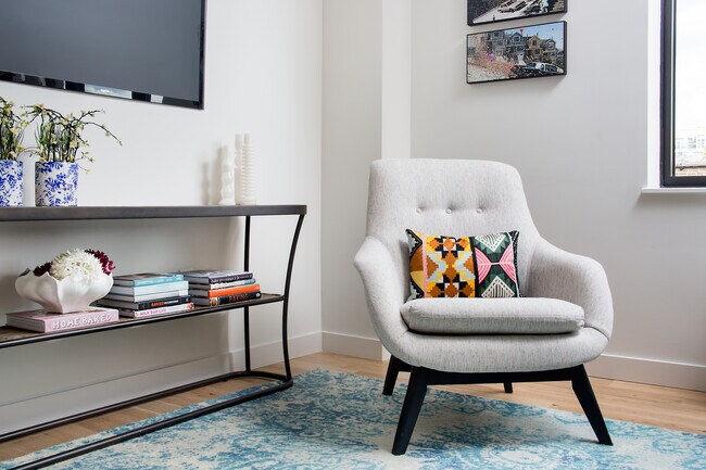 Interior Photo - Fifth and Wythe