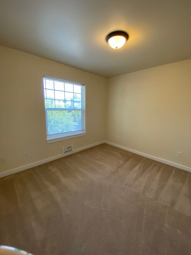 Building Photo - 1743 NE Lotus Dr