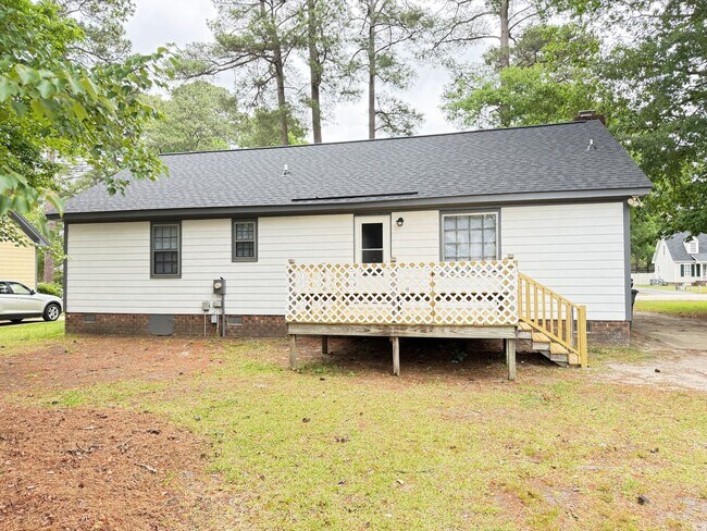 Building Photo - 1136 Beechwood Dr