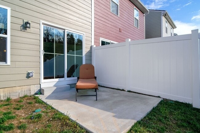 Building Photo - 645 Exmoor Dr