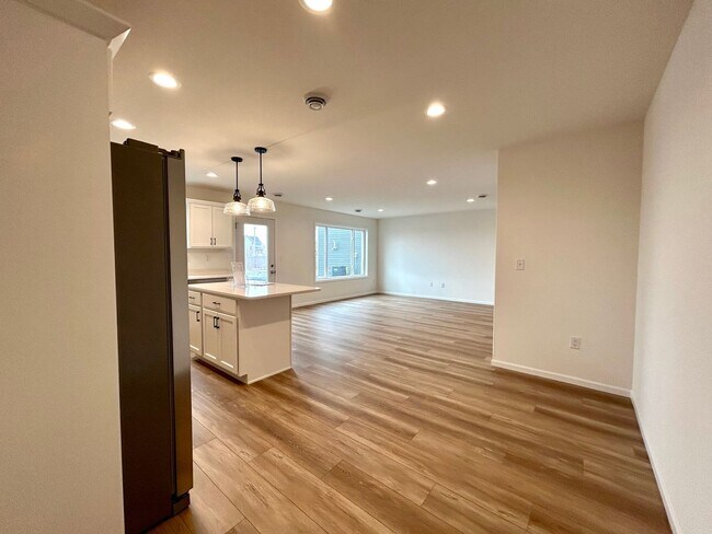 Building Photo - Spacious & Stylish 3-Bed Home with Modern Finishes and Attached 2-Stall Garage