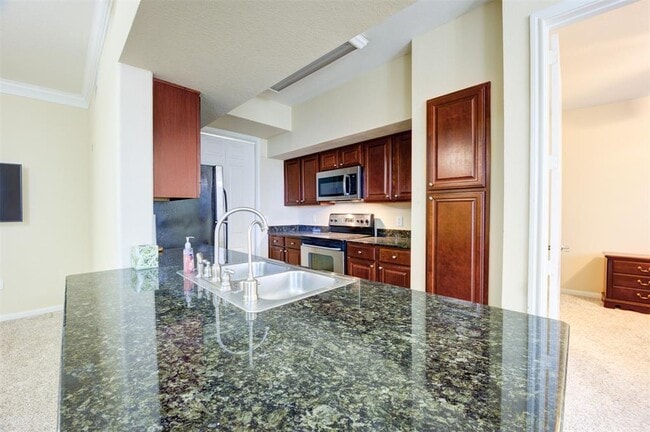 Building Photo - 7575 Kirby Dr