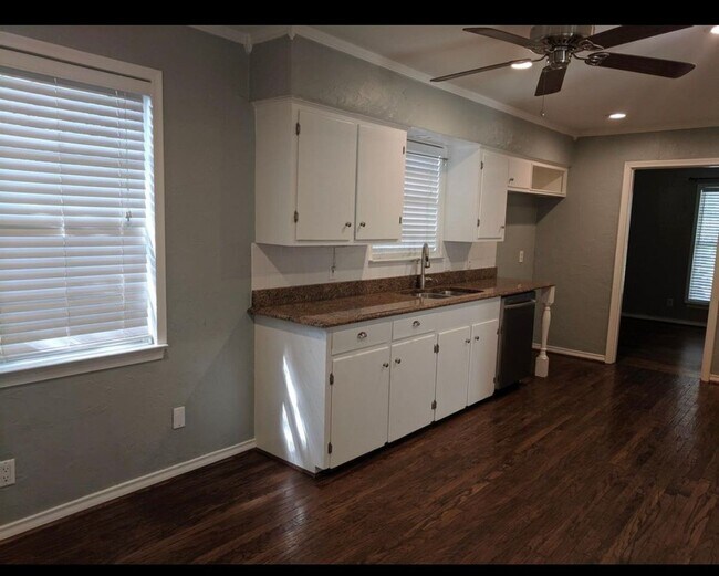 Building Photo - Charming and well-maintained home in the highly desirable Lakewood area of Dallas!