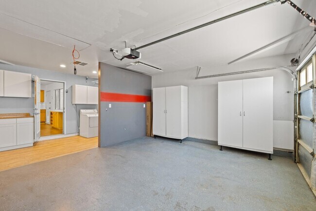 Building Photo - 73425 San Nicholas Ave