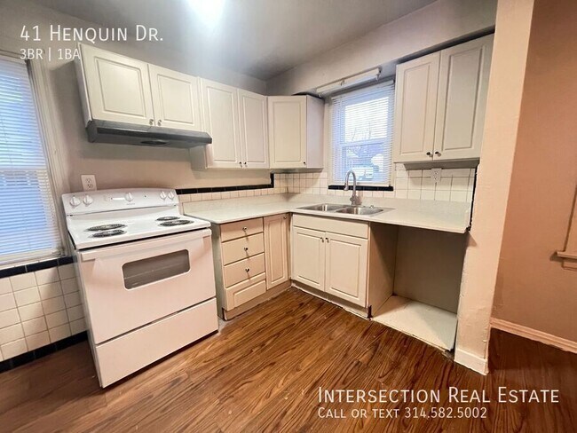 Building Photo - 41 Henquin Dr