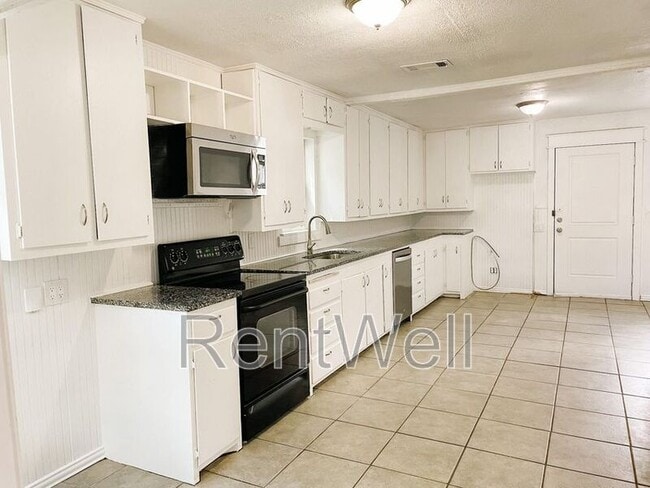Building Photo - 2426 31st St