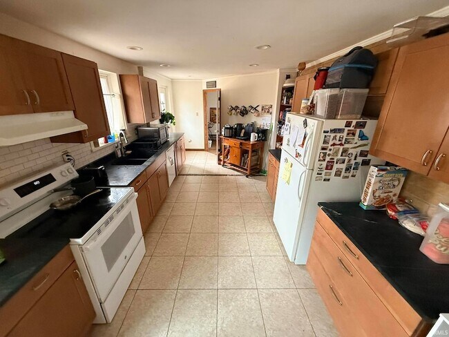 Building Photo - 1310 E Prairie Dr