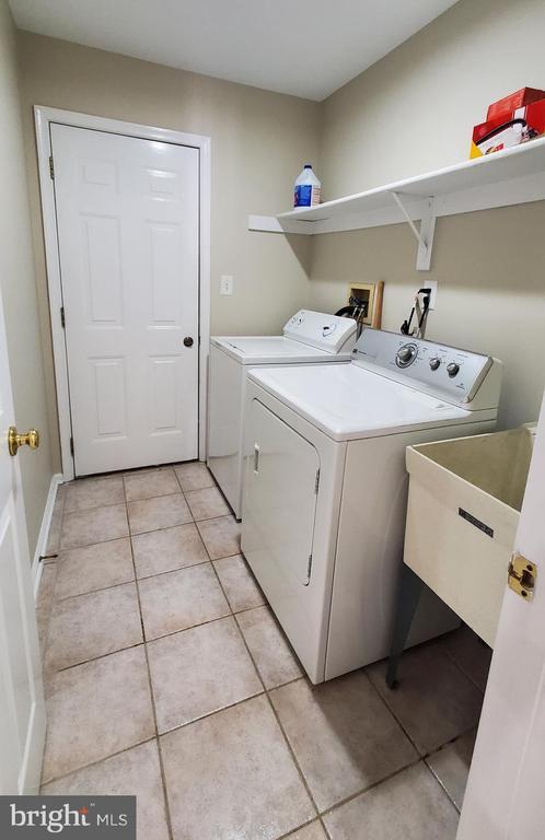 Building Photo - 101 Treymore Ct