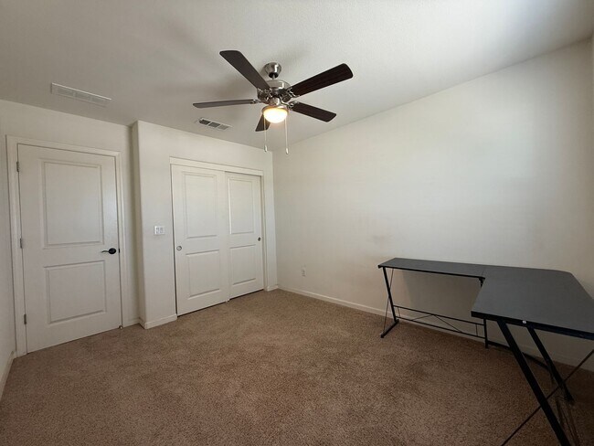 Building Photo - 5531 W Flint Way