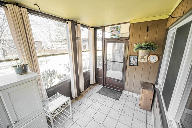 Building Photo - 118 Amberly Dr