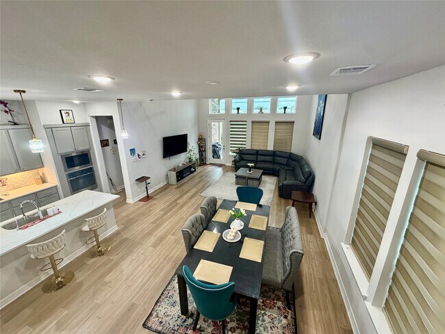 Building Photo - 25859 Rippey Gln Dr