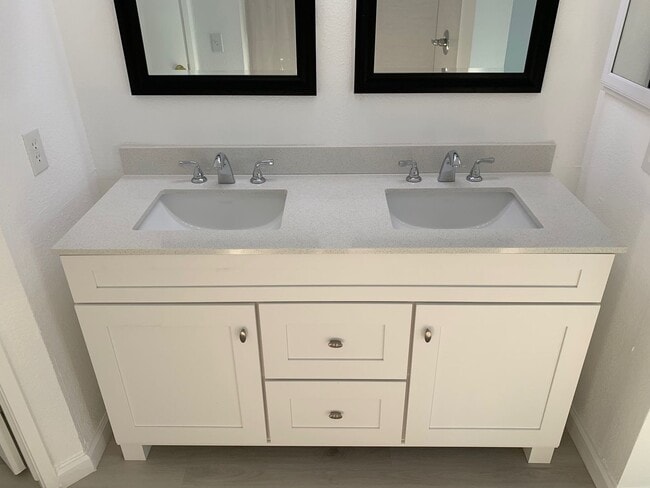 Building Photo - Full remodeled 4 bedroom 3 Bathroom home