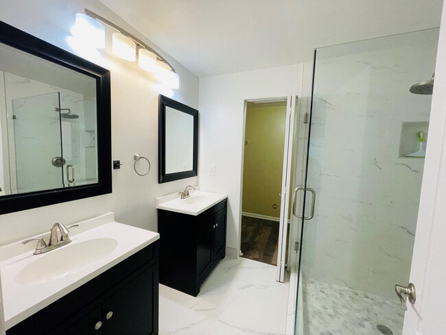 Building Photo - 4854 NW 58th Manor