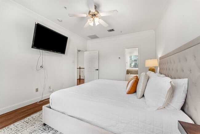 Building Photo - 5803 Hudson St