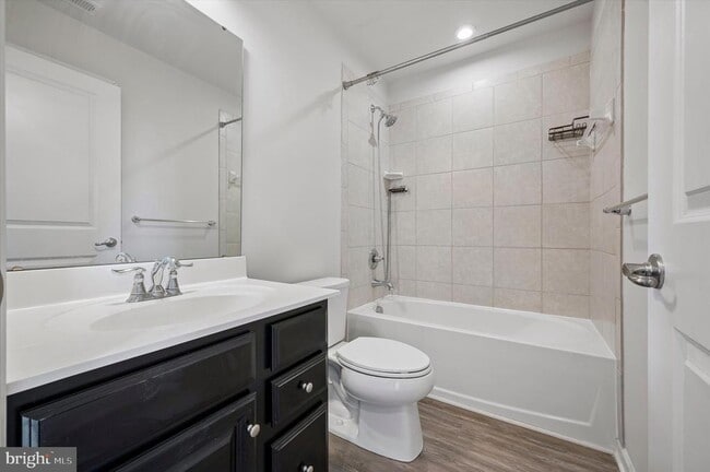 Building Photo - 214 Bamboo Dr