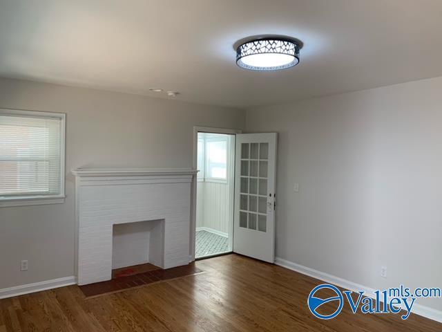 Building Photo - 301 Longwood Dr SW