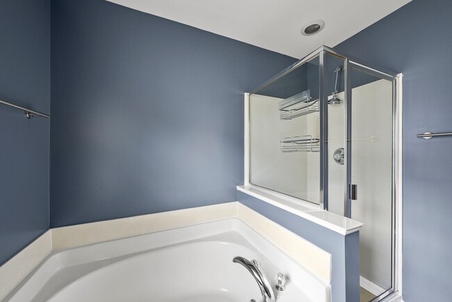 Building Photo - 8916 Camden Park Dr