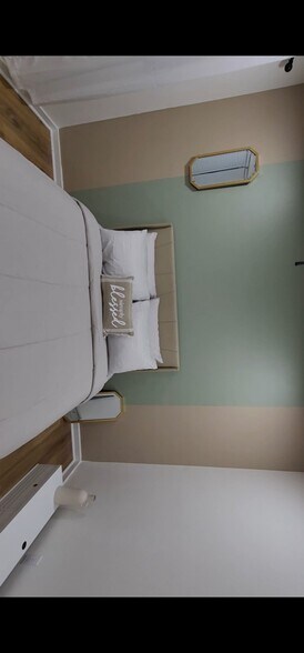 Building Photo - 3401 Windridge Dr