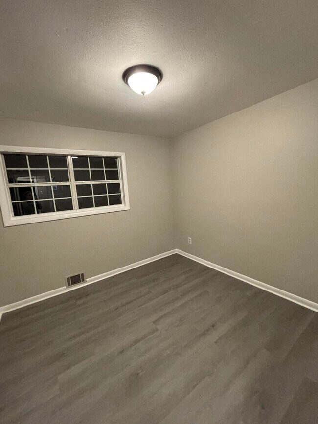 Building Photo - 2458 Leslie Cir