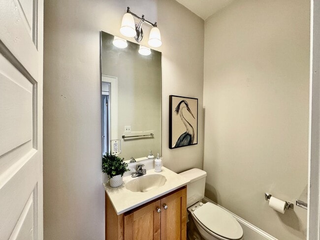 Building Photo - Amazing Garden-Style Condo Available NOW! ...