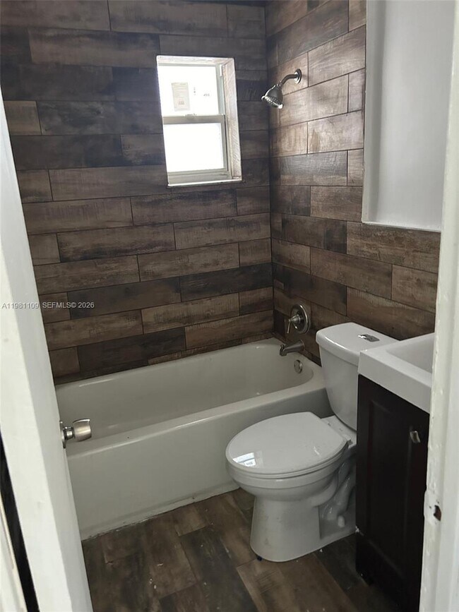 Building Photo - 730 SW 4th St