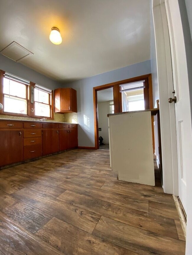 Building Photo - Studio Apartment in Dowagiac