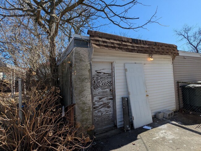 Building Photo - 1115 N Ohio Ave