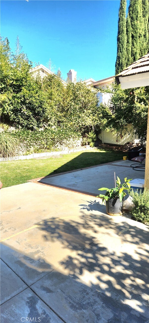 Building Photo - 20811 E Cliffside Ln