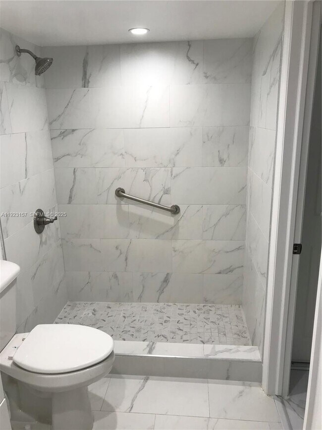 Building Photo - 250 181 Dr