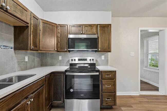 Building Photo - 510 N Marshall Dr