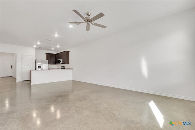 Building Photo - 3902 American Elm Dr